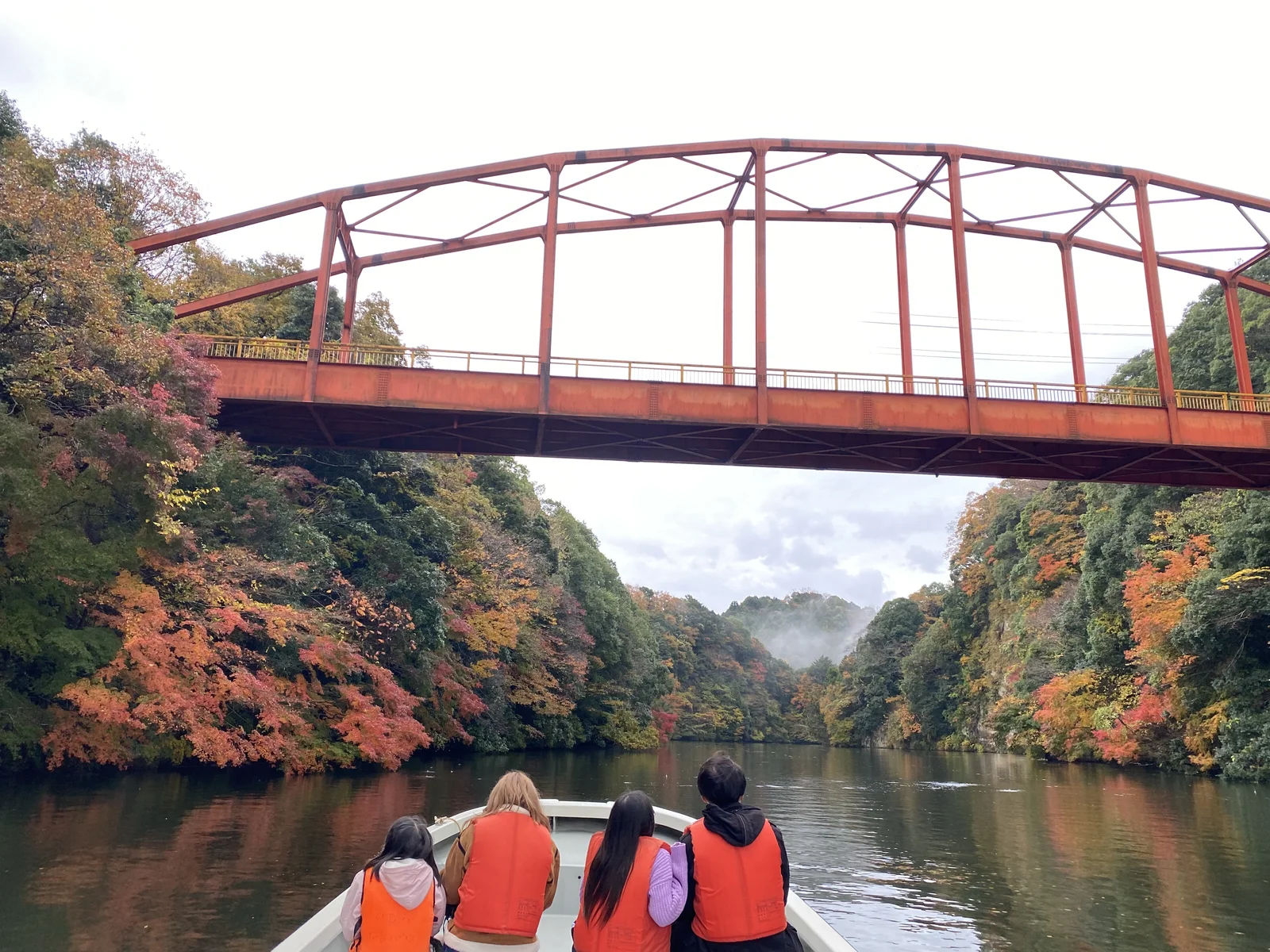 亀山湖 紅葉船クルーズ