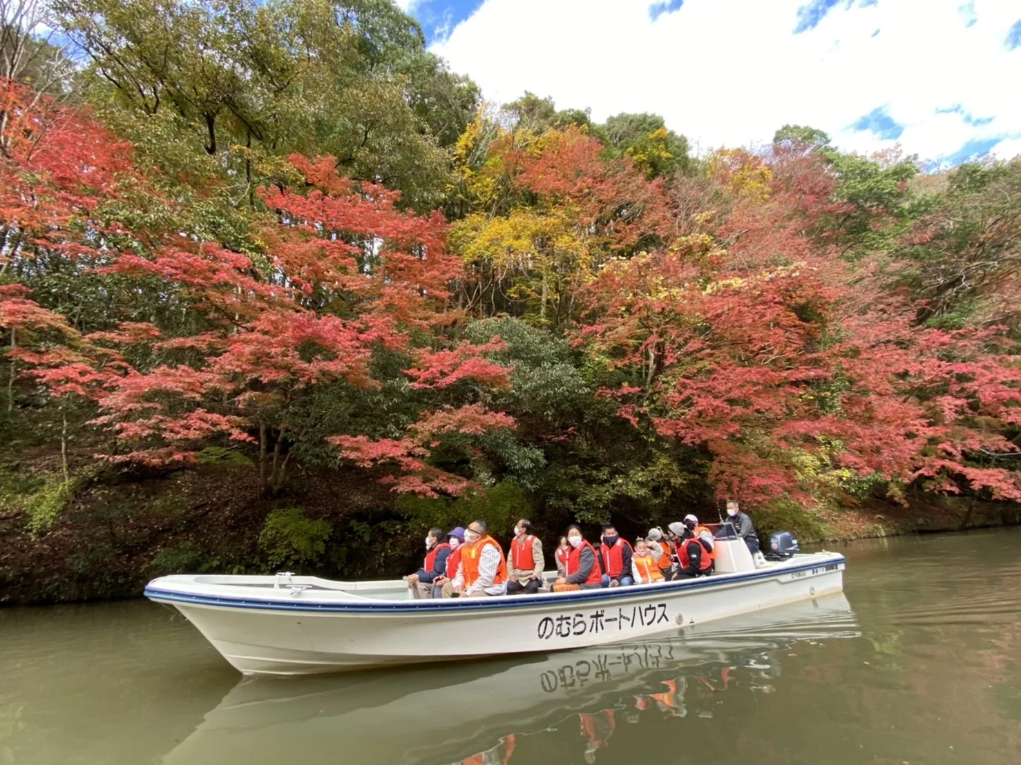 亀山湖 紅葉船クルーズ